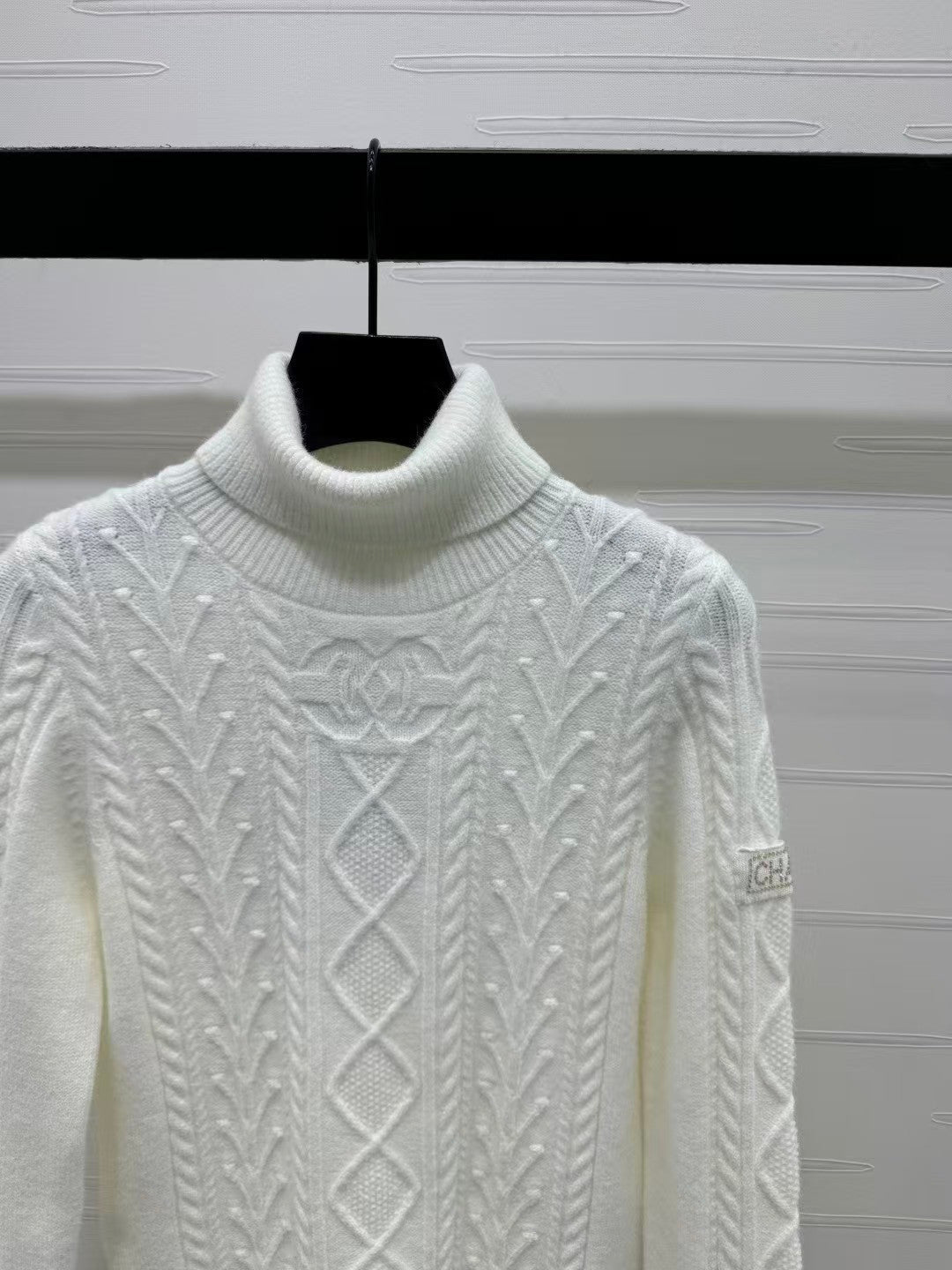 turtleneck knitted long-sleeved sweater