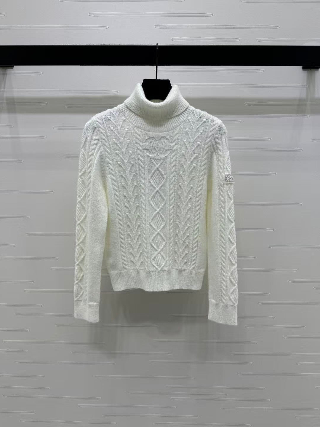 turtleneck knitted long-sleeved sweater