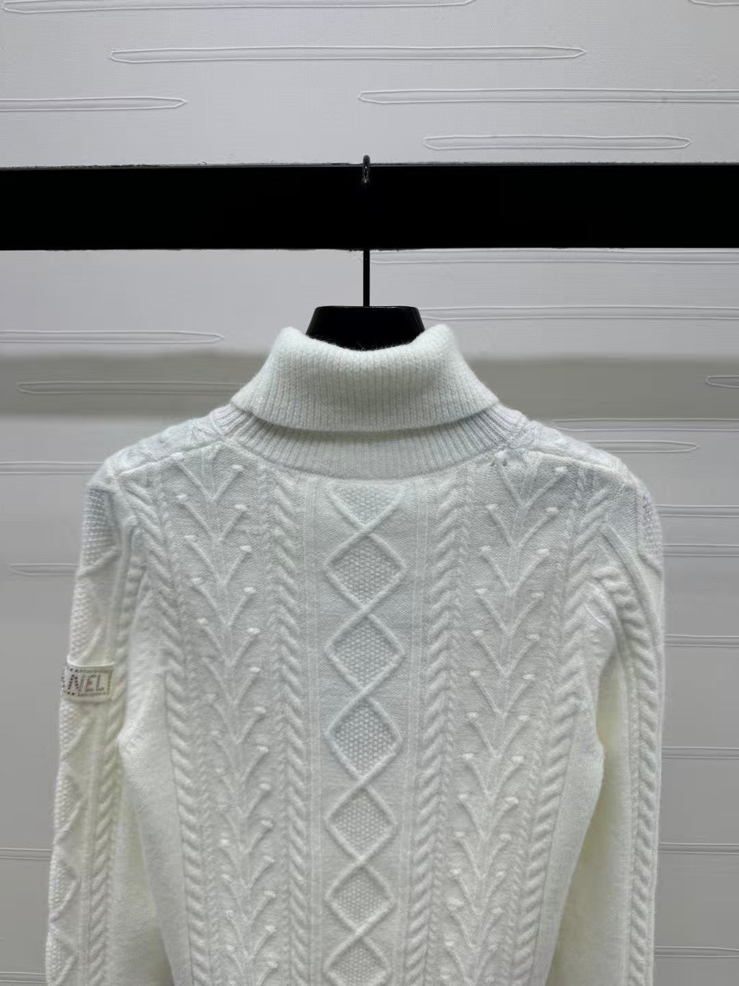 turtleneck knitted long-sleeved sweater
