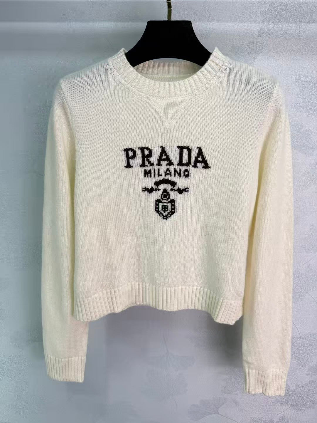 New knitted crew neck sweater