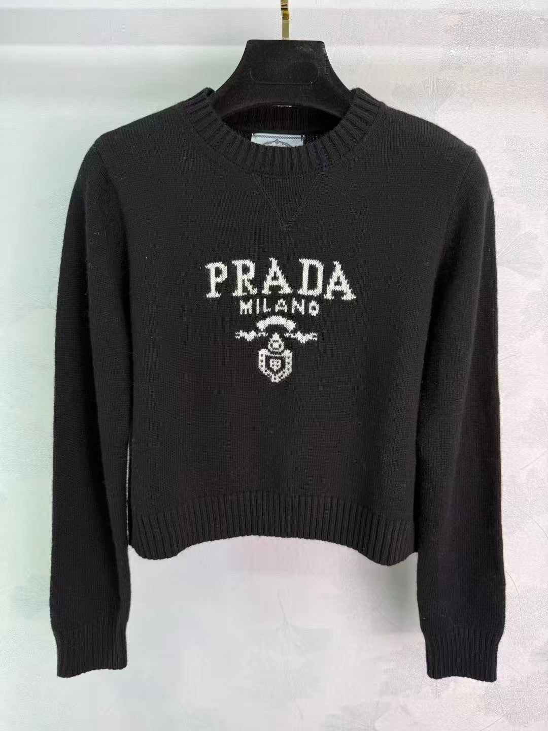 New knitted crew neck sweater