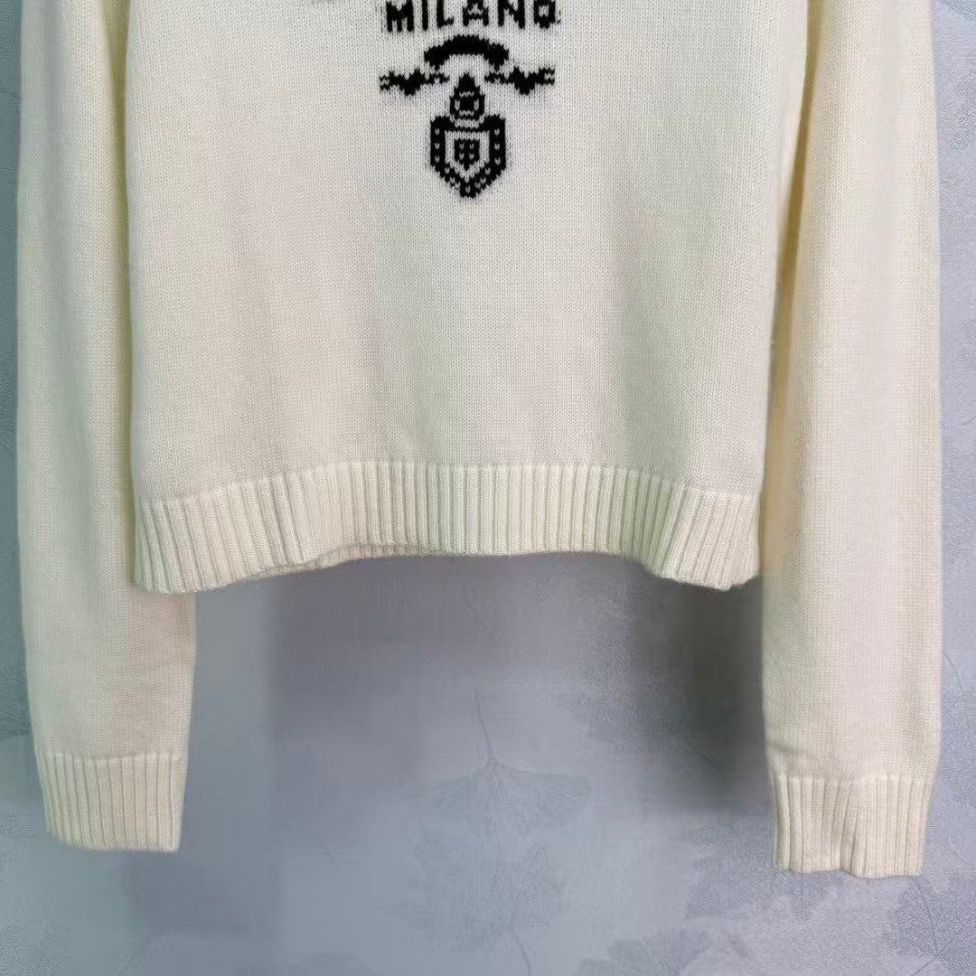 New knitted crew neck sweater