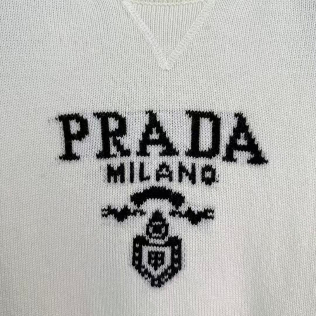 New knitted crew neck sweater