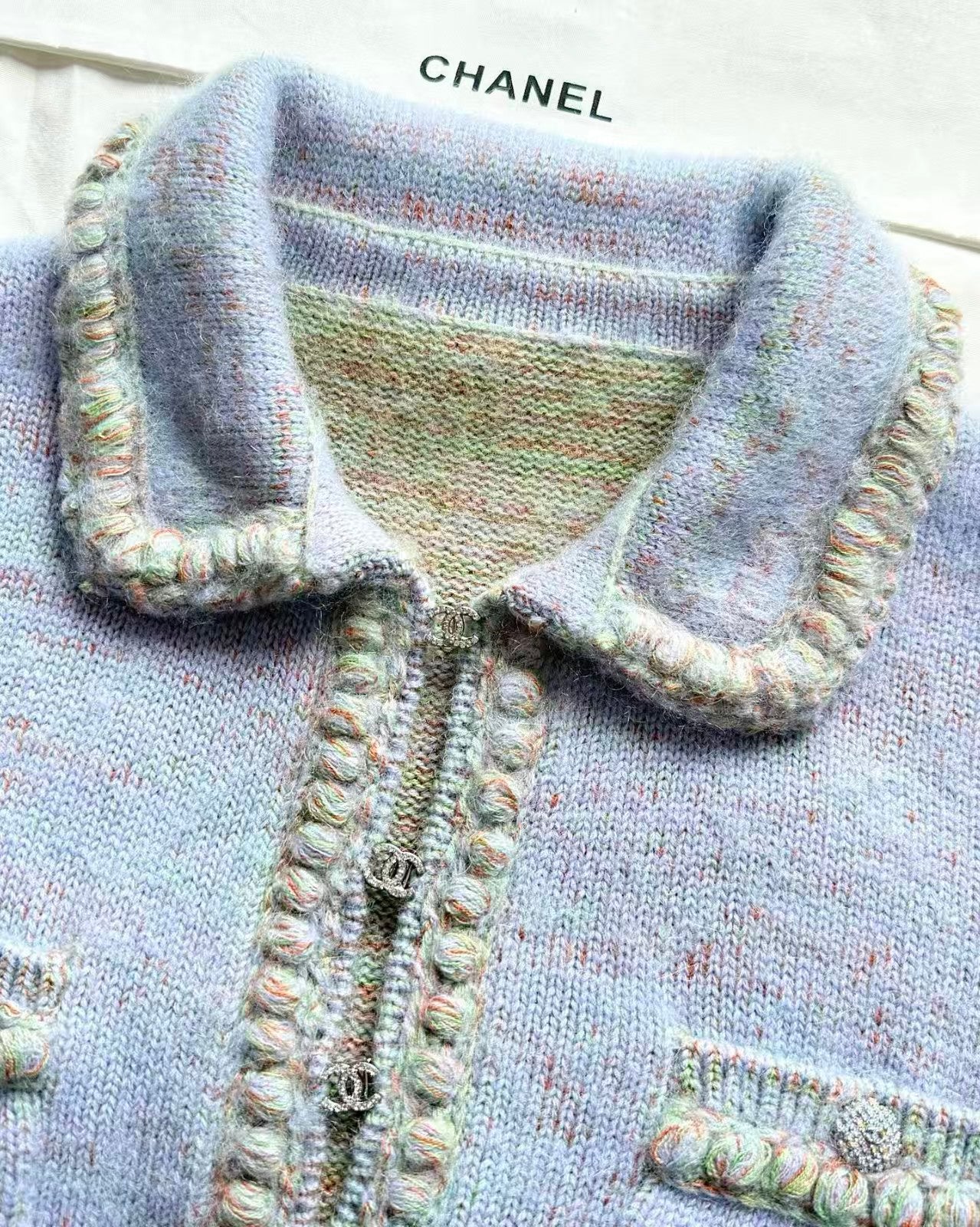 Doll collar custom-dyed diamond button cardigan