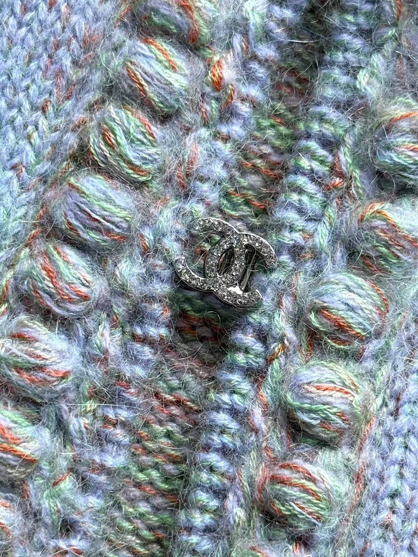 Doll collar custom-dyed diamond button cardigan