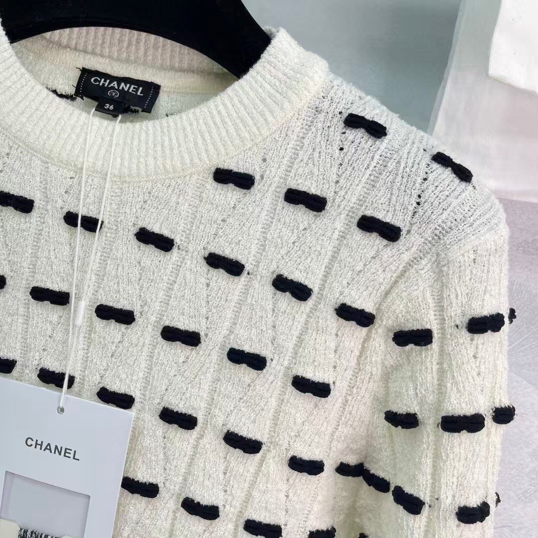 Bow-tie round neck long-sleeved knit top