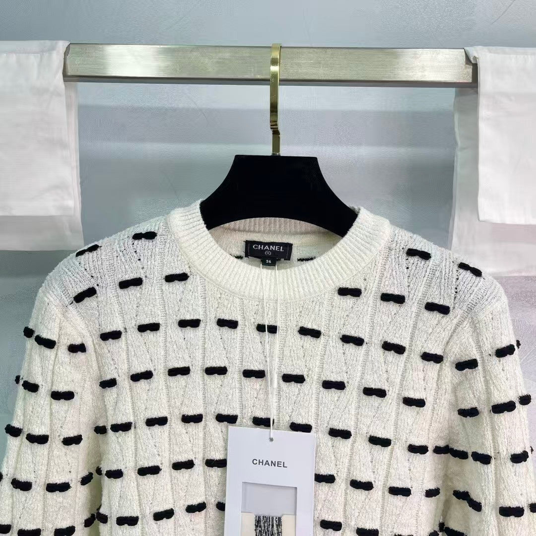 Bow-tie round neck long-sleeved knit top