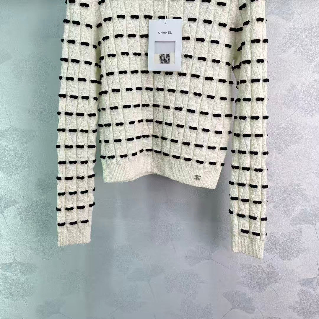 Bow-tie round neck long-sleeved knit top