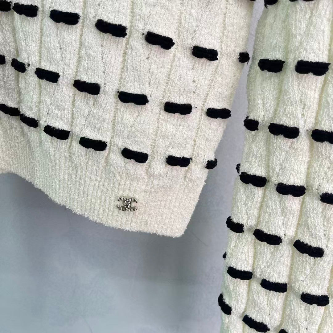 Bow-tie round neck long-sleeved knit top