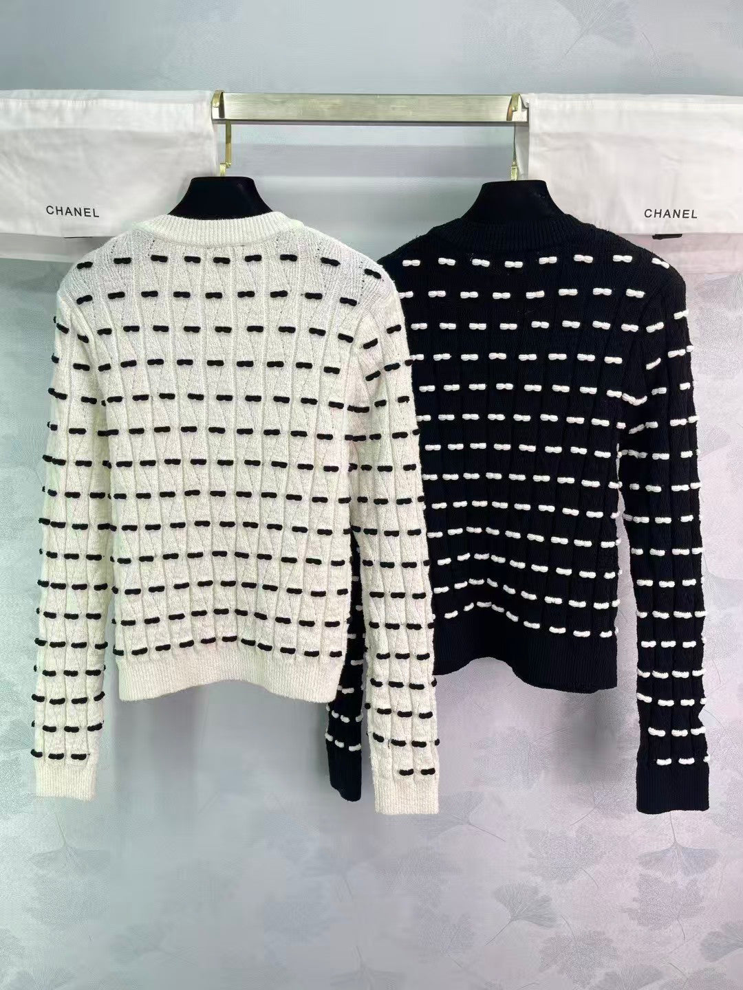 Bow-tie round neck long-sleeved knit top