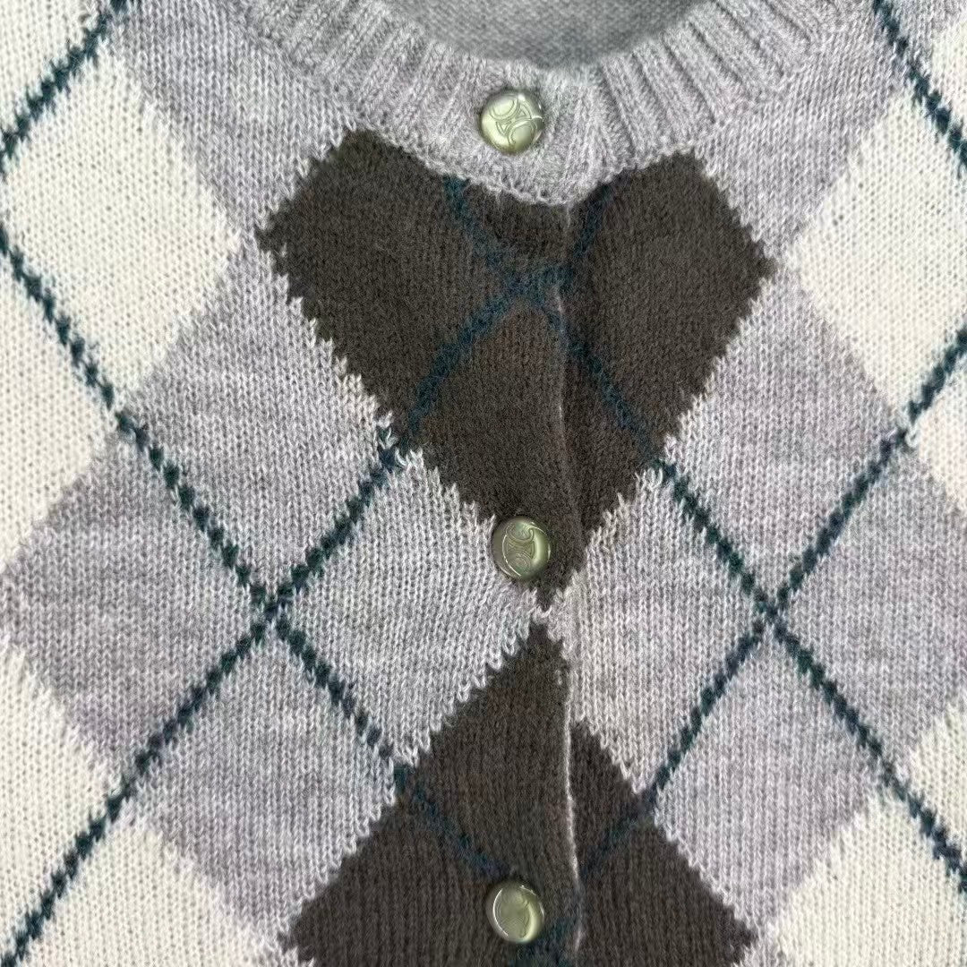 Checkered round neck knit cardigan