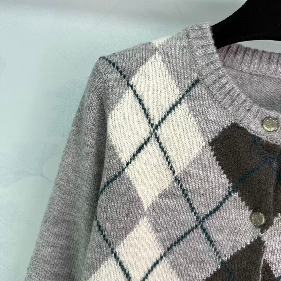 Checkered round neck knit cardigan