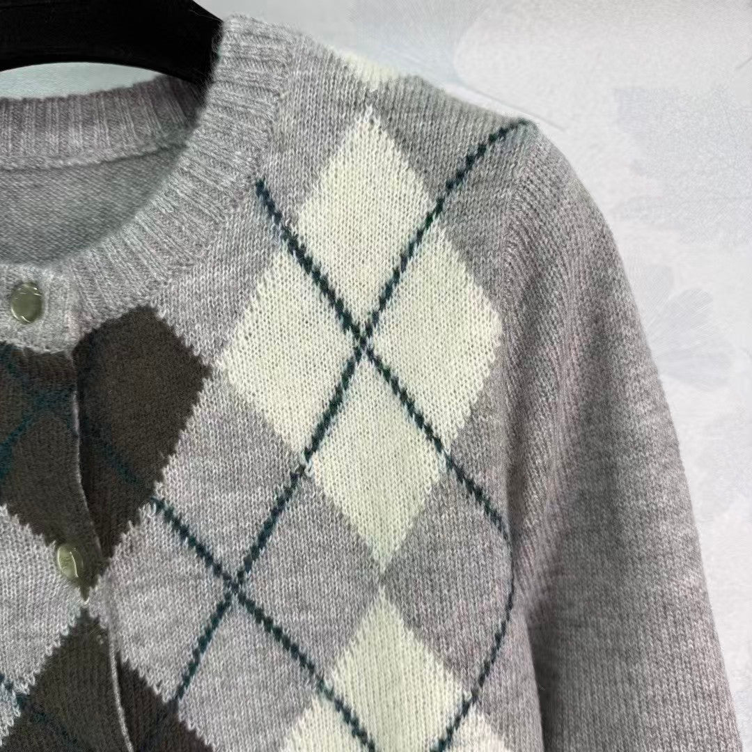 Checkered round neck knit cardigan