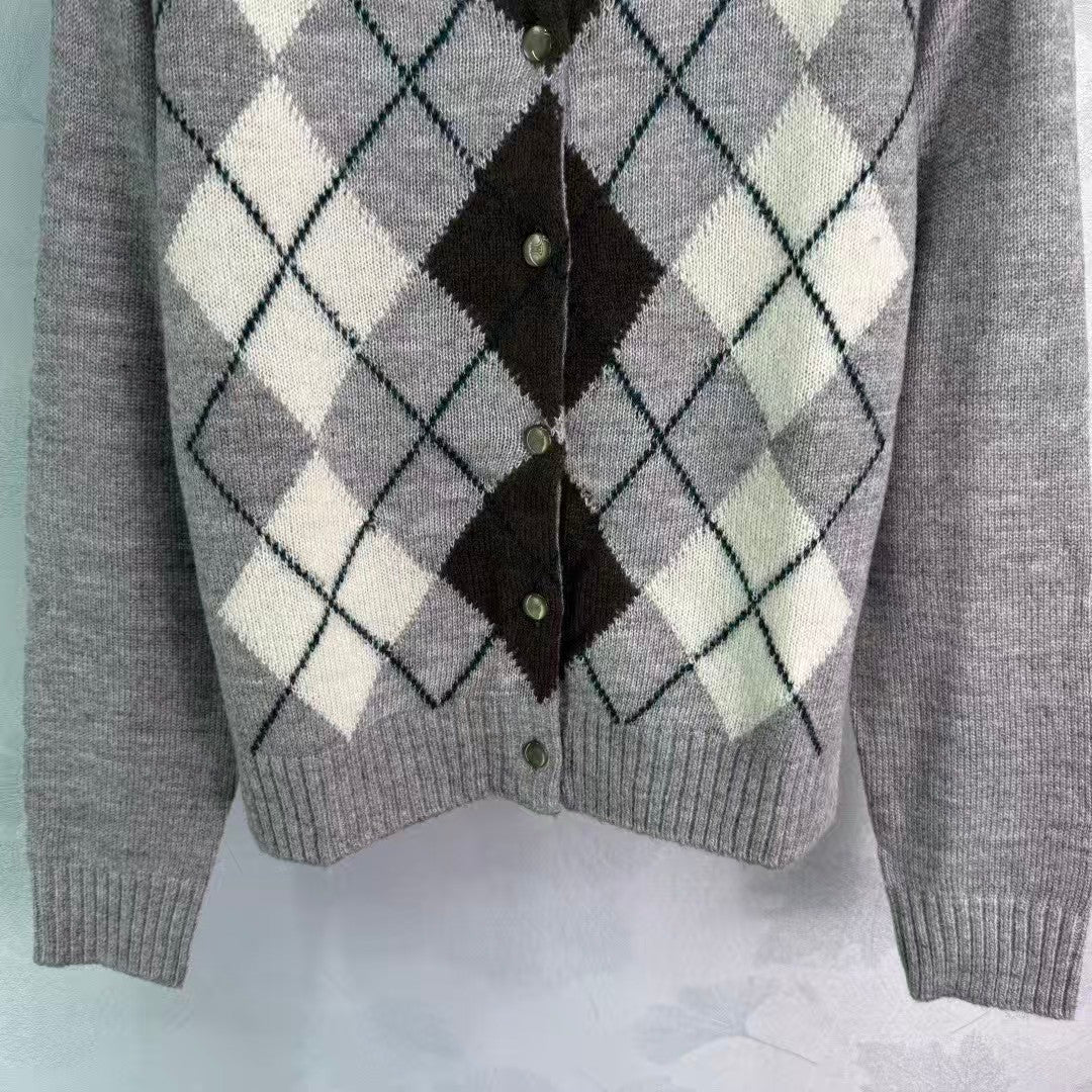 Checkered round neck knit cardigan