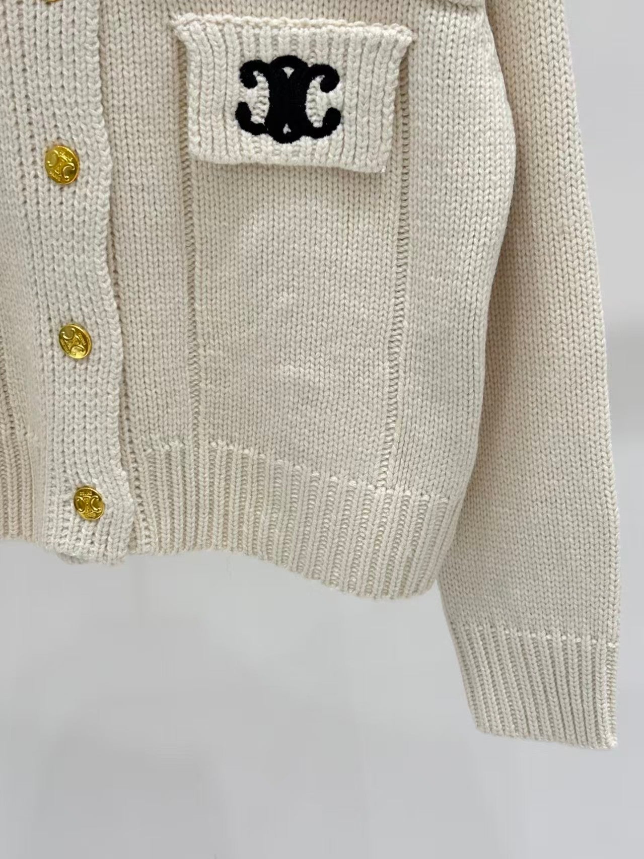 New logo embroidered inlaid metal button cardigan