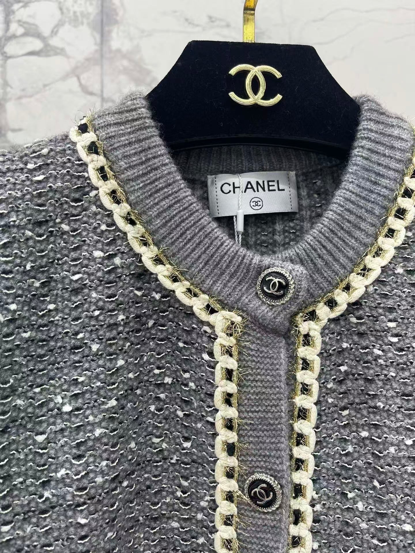 New French-style color-blocked knitwear