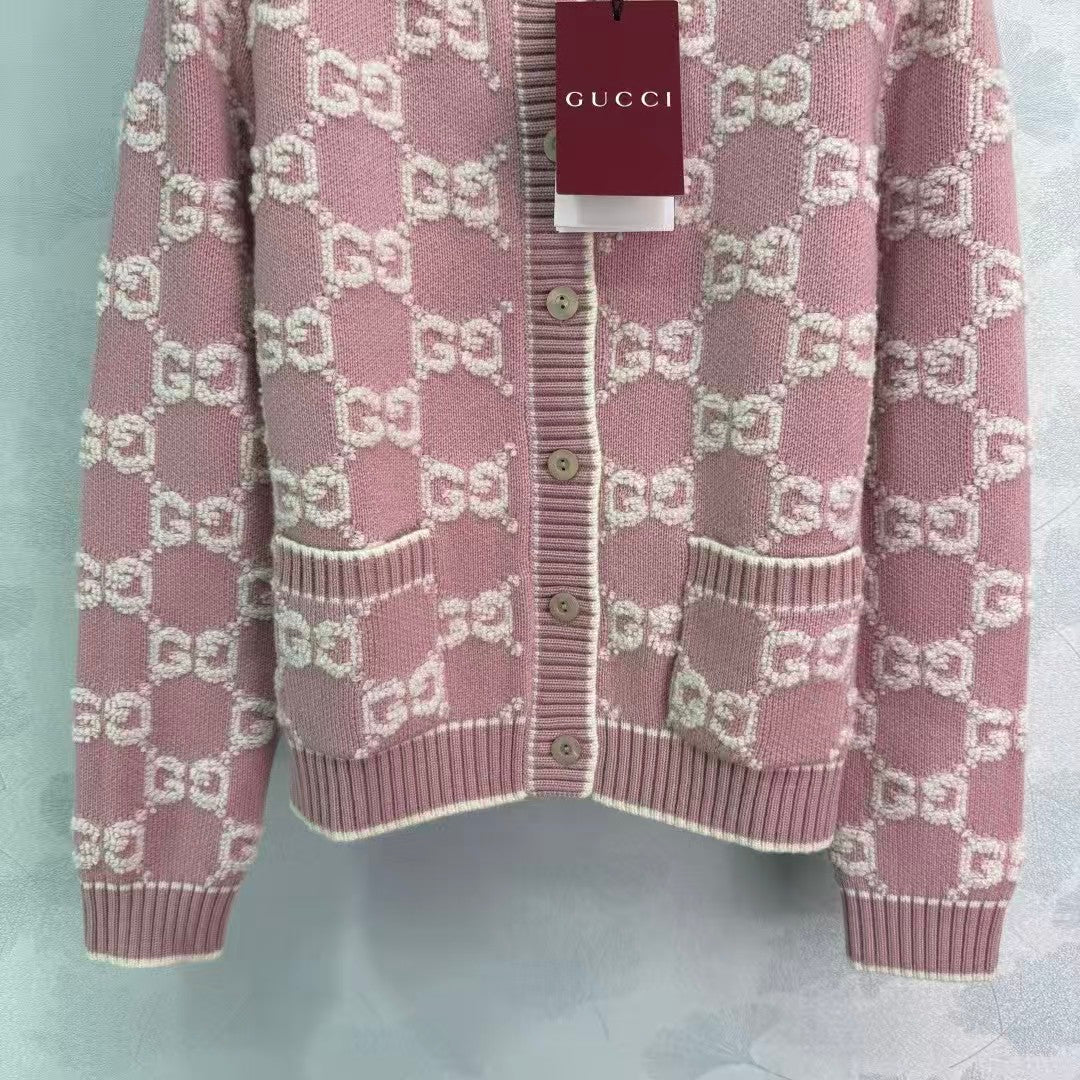 New round neck knitted cardigan