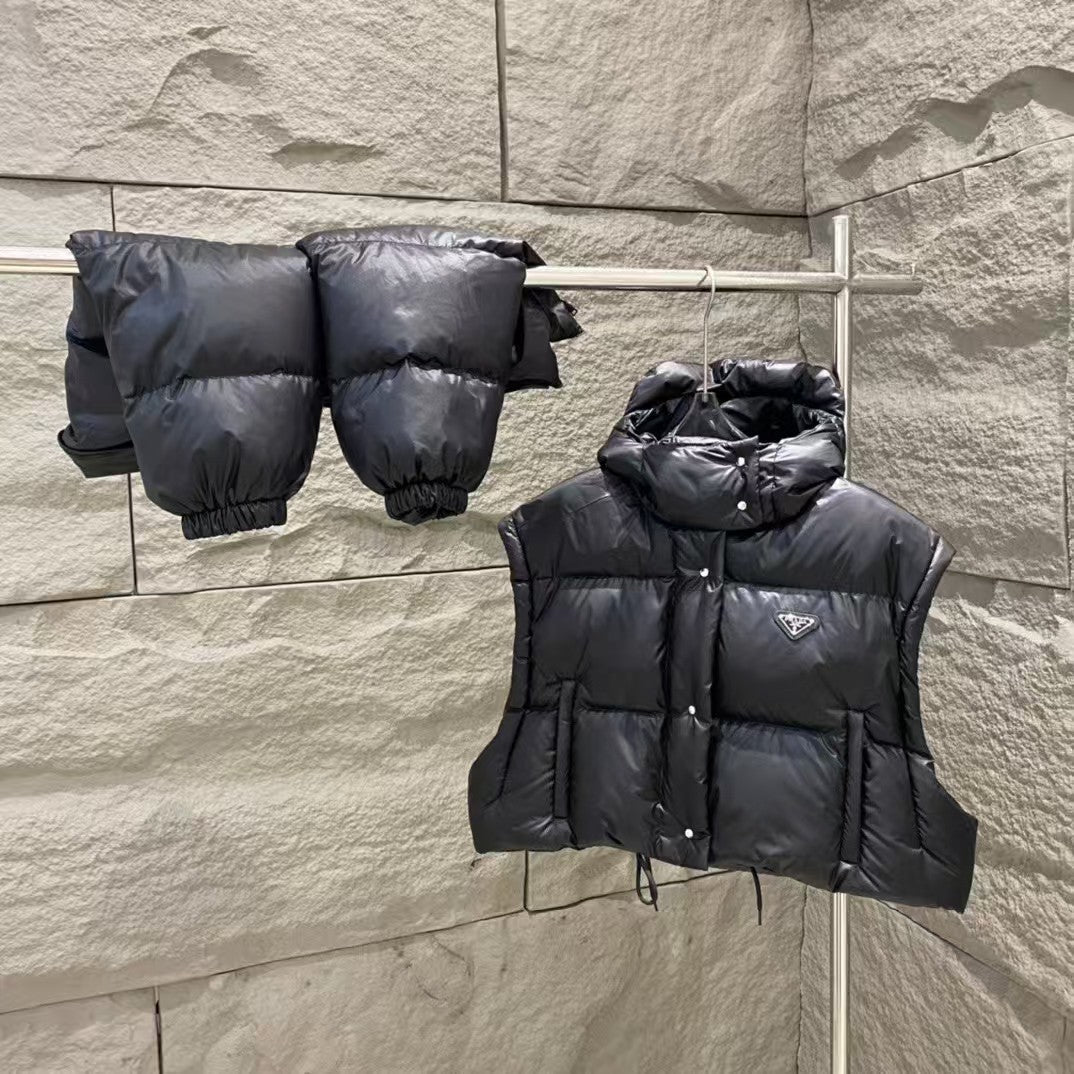 Hooded cropped down jacket