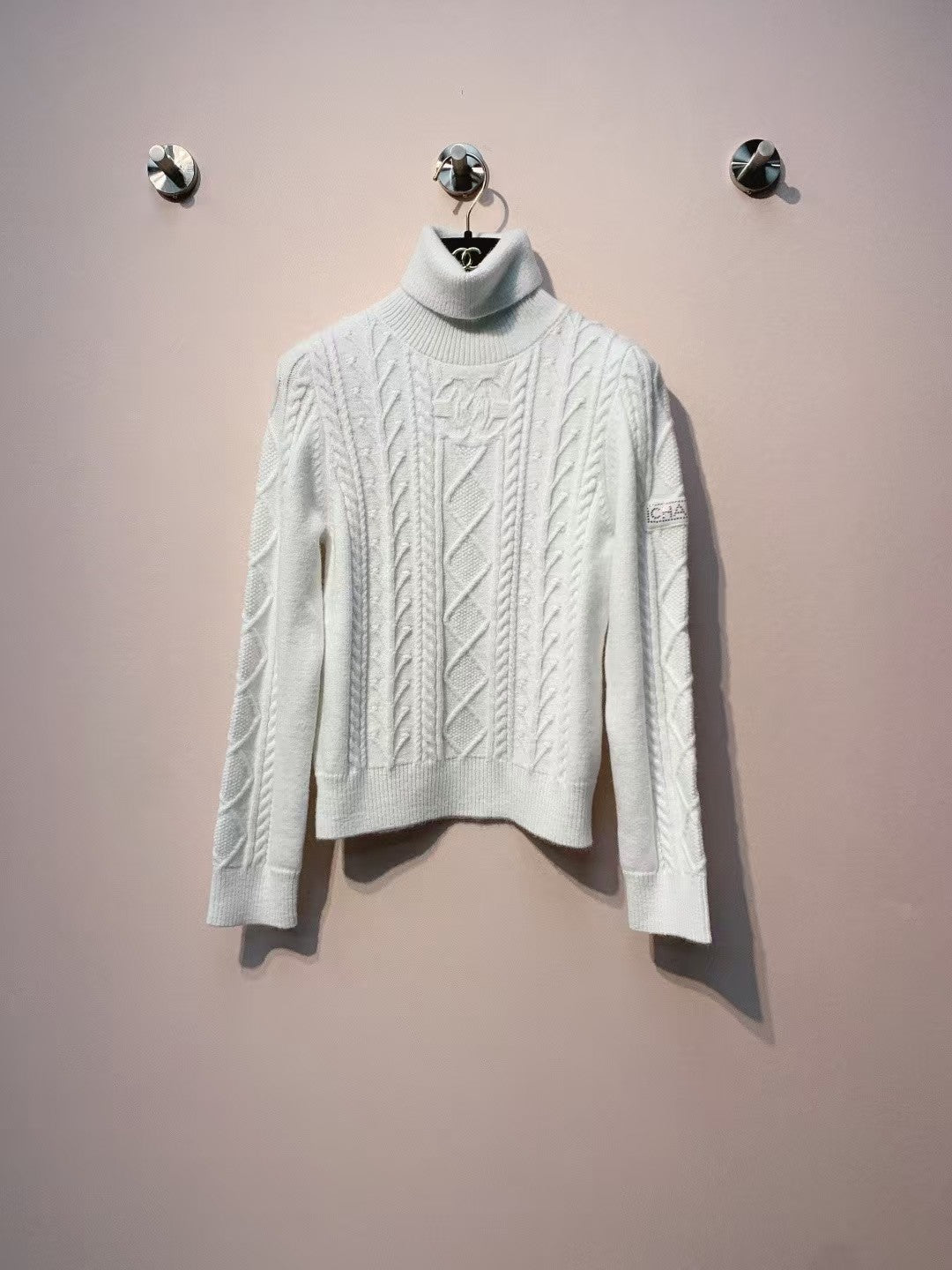 New knitted logo versatile sweater