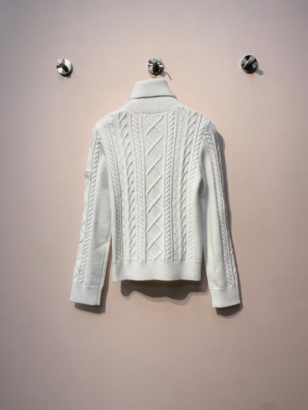 New knitted logo versatile sweater