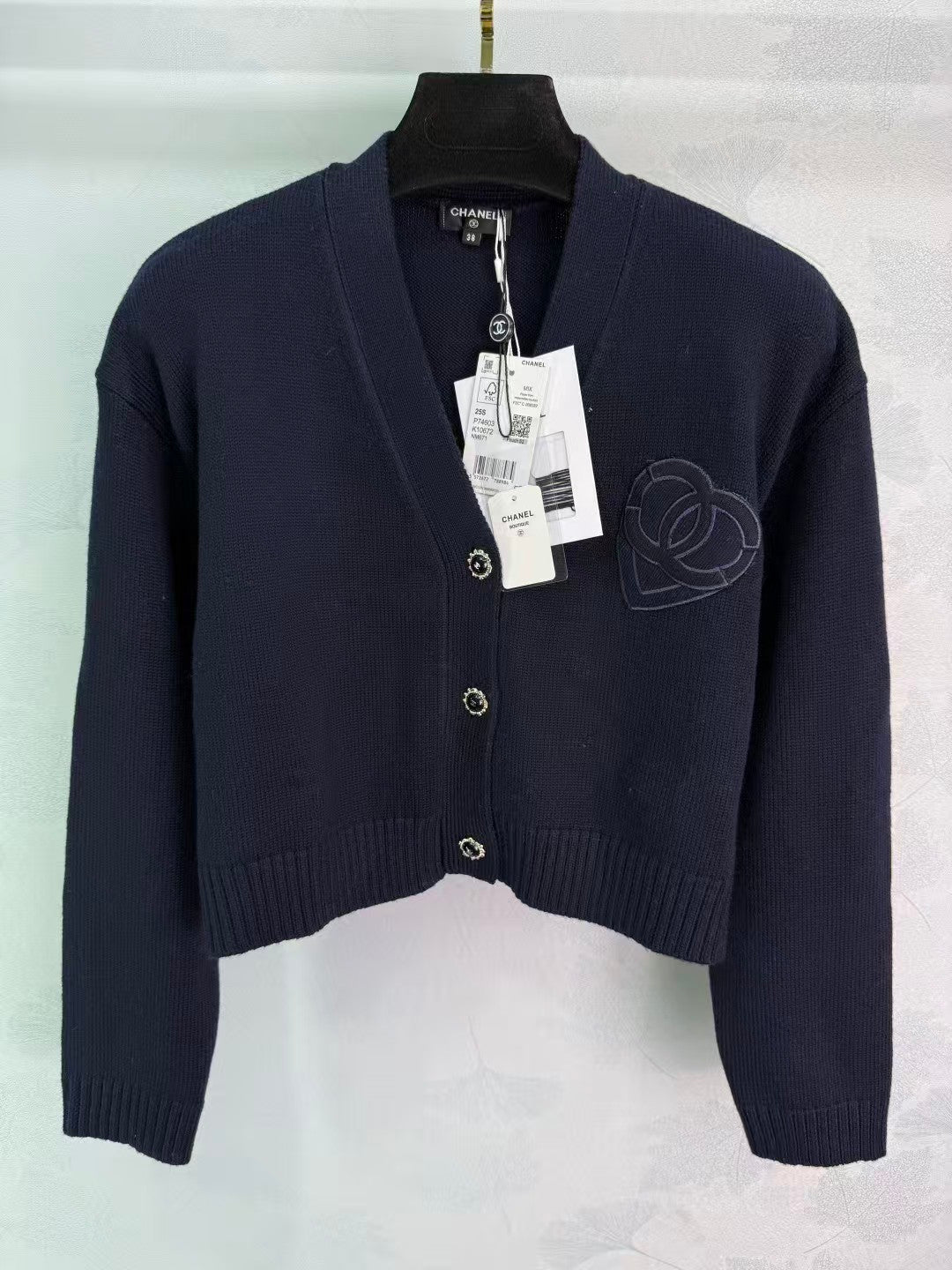 New V-neck knitted cardigan