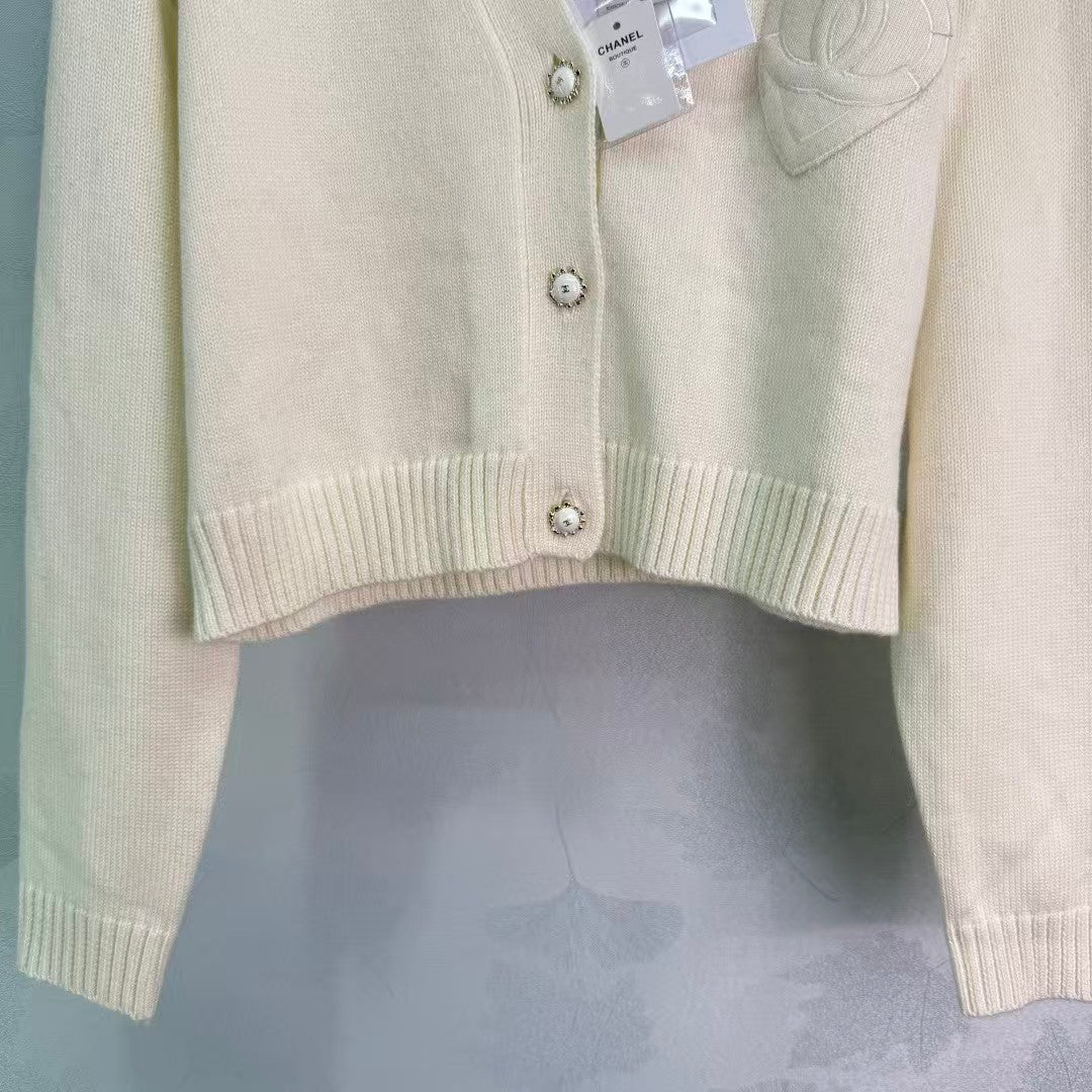 New V-neck knitted cardigan