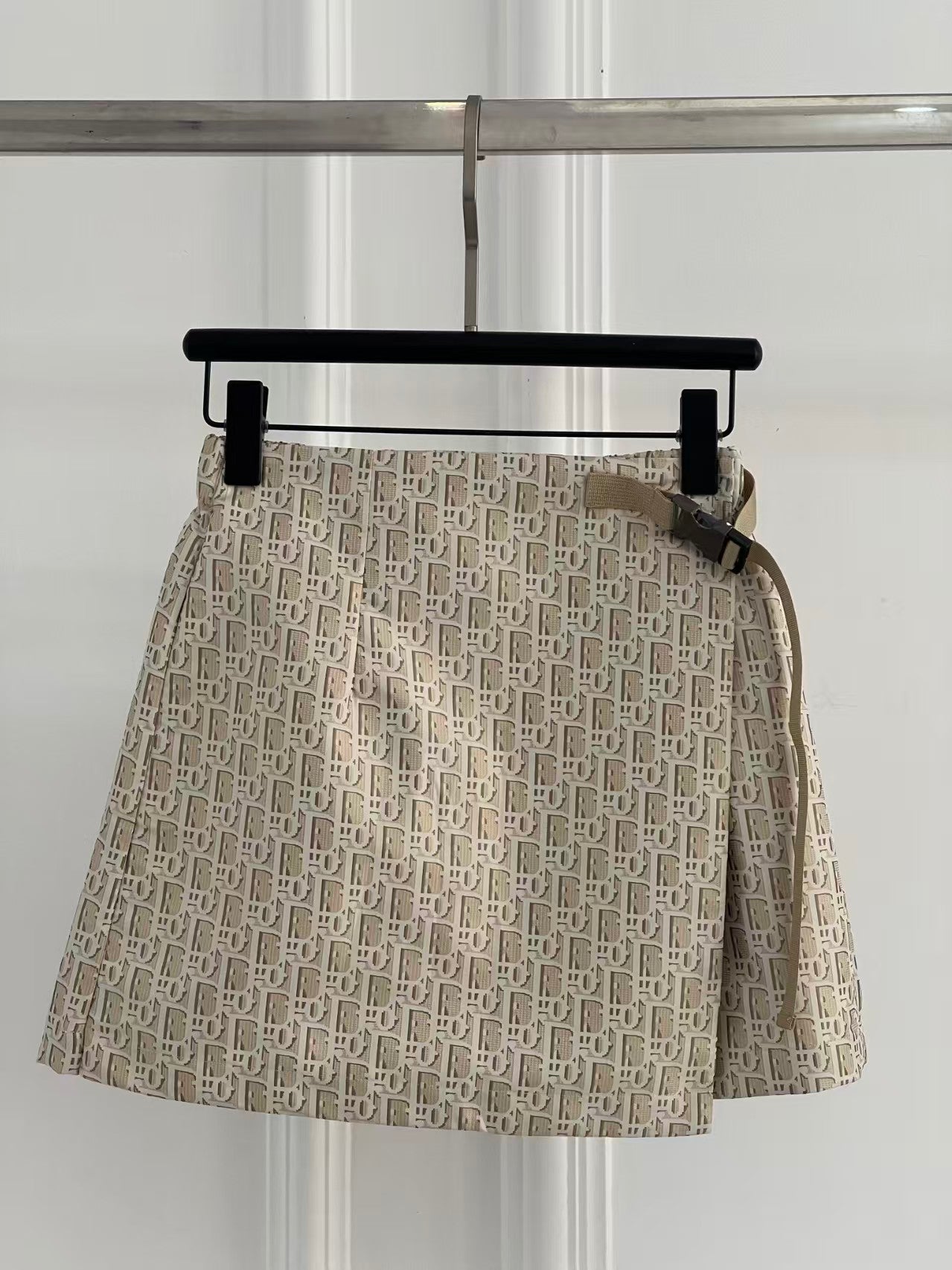 Jacquard belted shorts