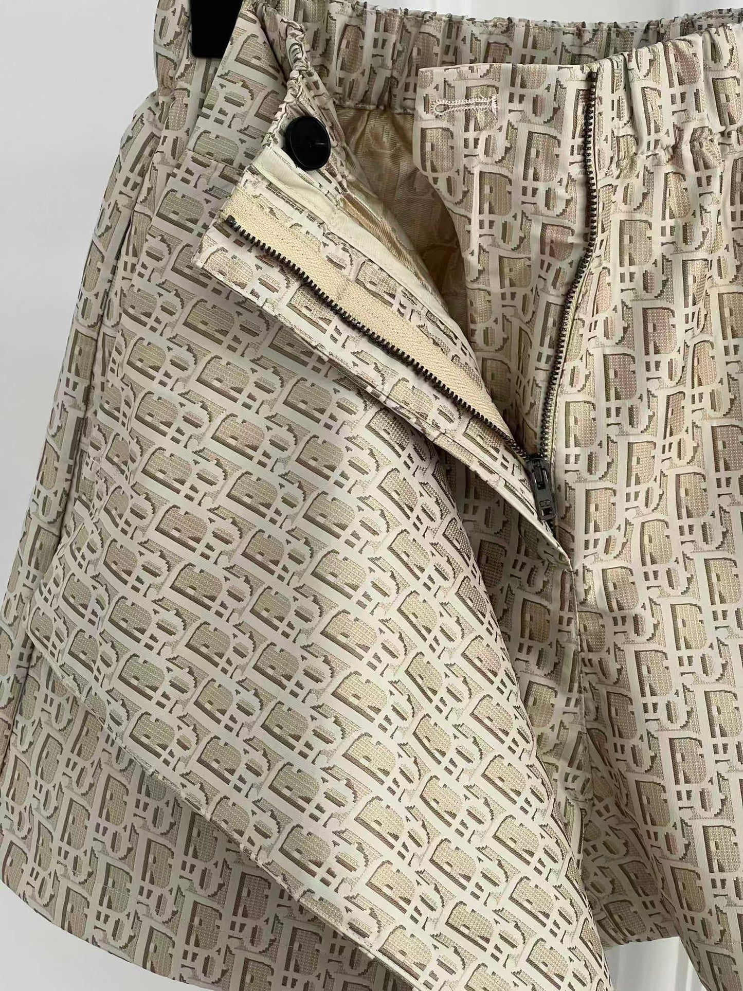 Jacquard belted shorts