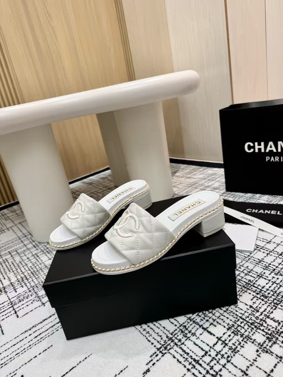 New top-quality sandals