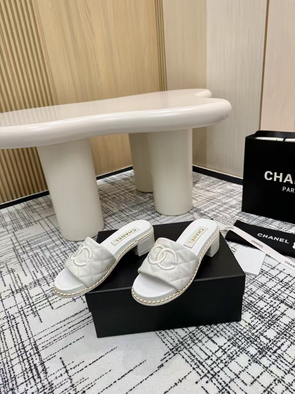 New top-quality sandals