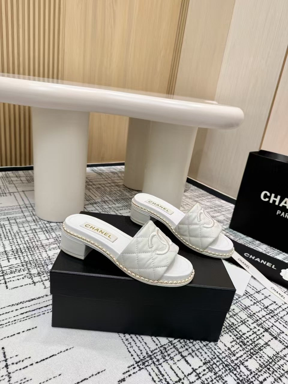 New top-quality sandals