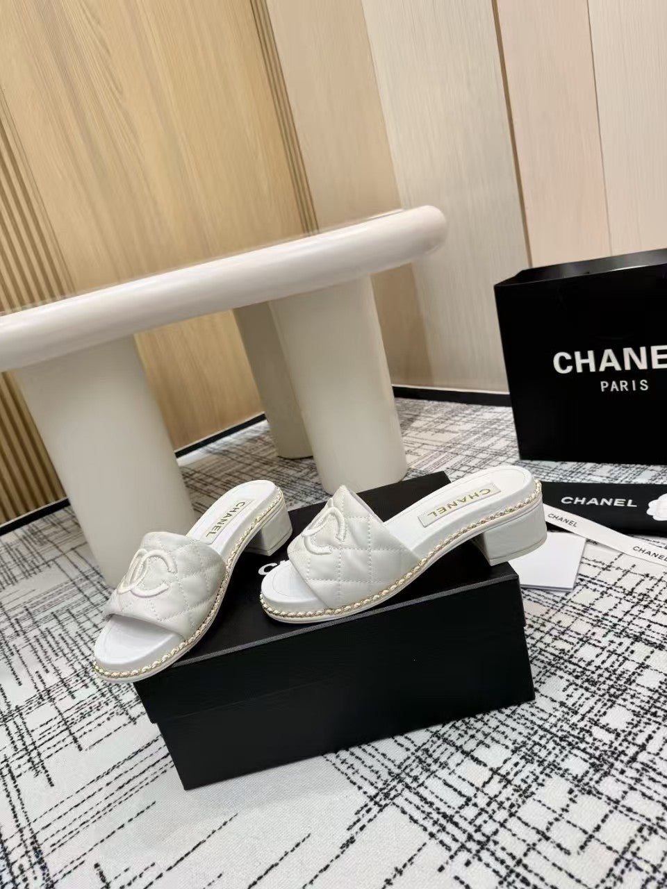 New top-quality sandals