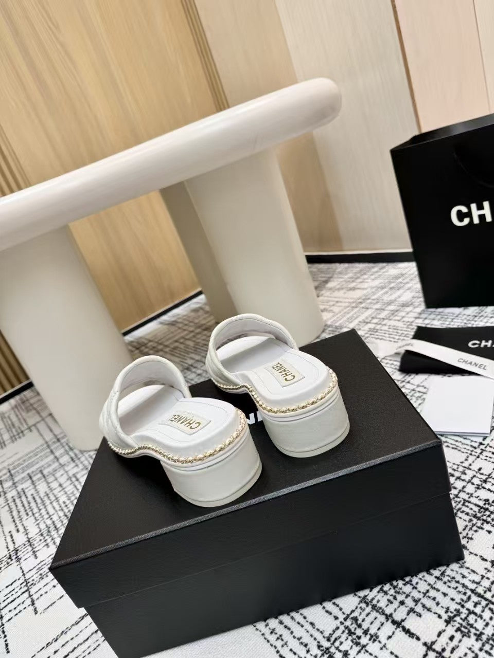 New top-quality sandals