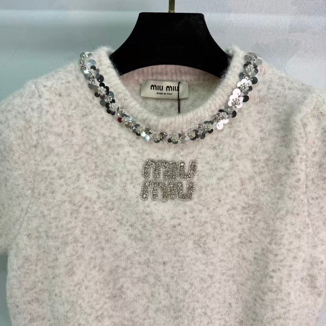 New short-sleeved sweater
