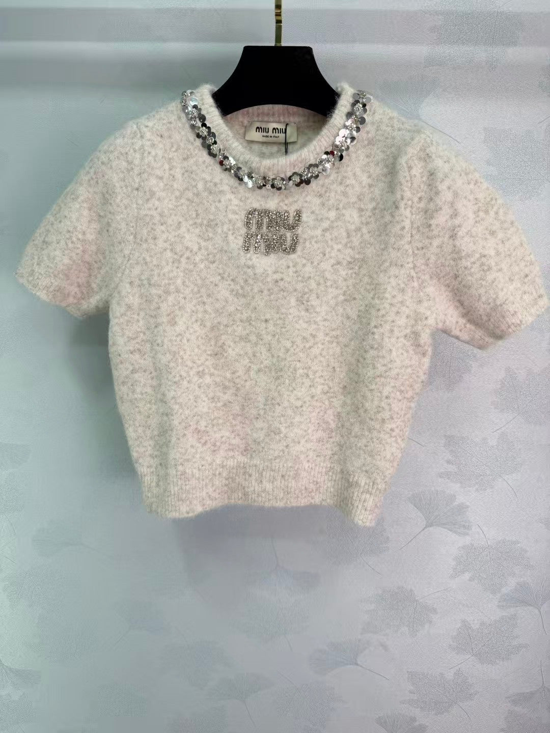 New short-sleeved sweater