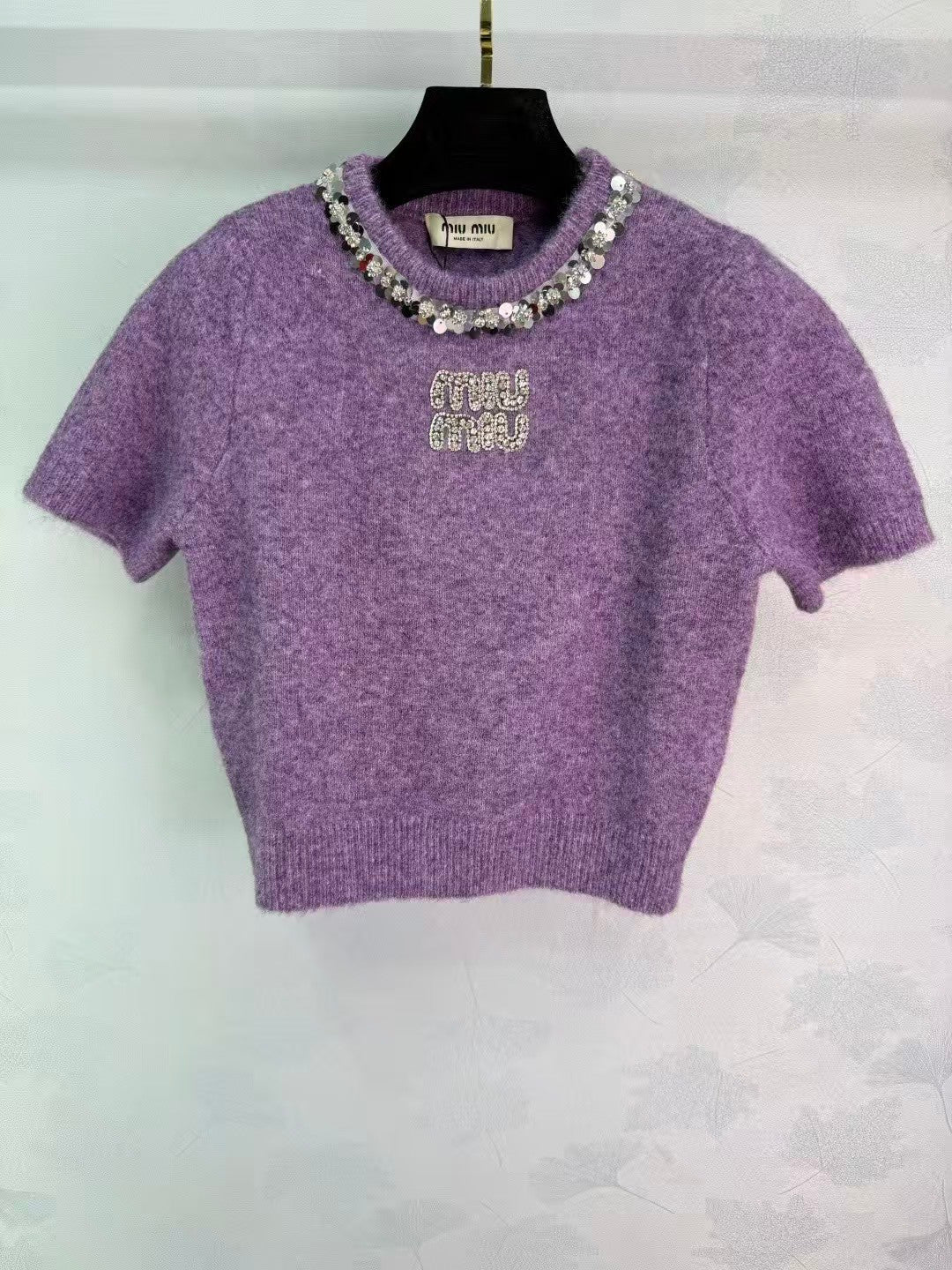 New short-sleeved sweater