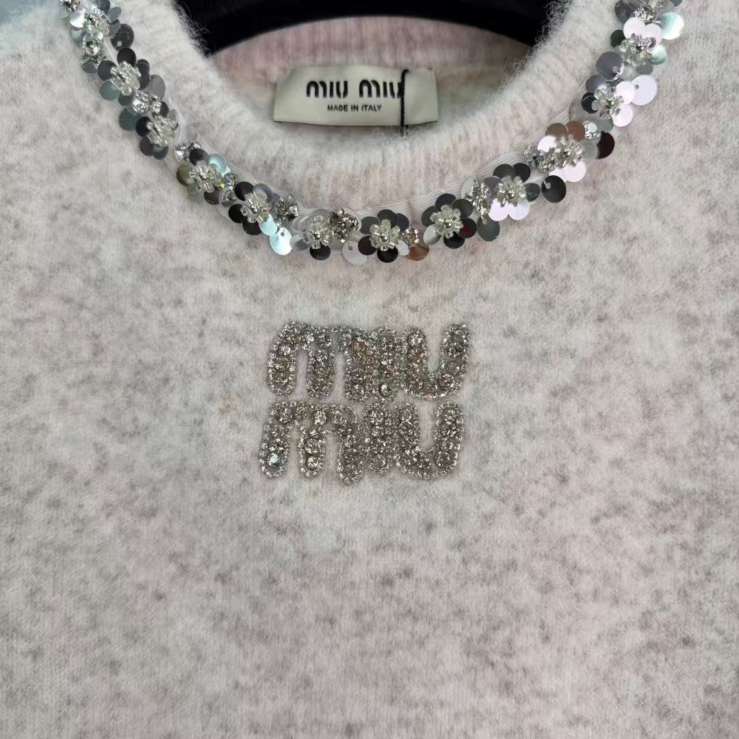 New short-sleeved sweater