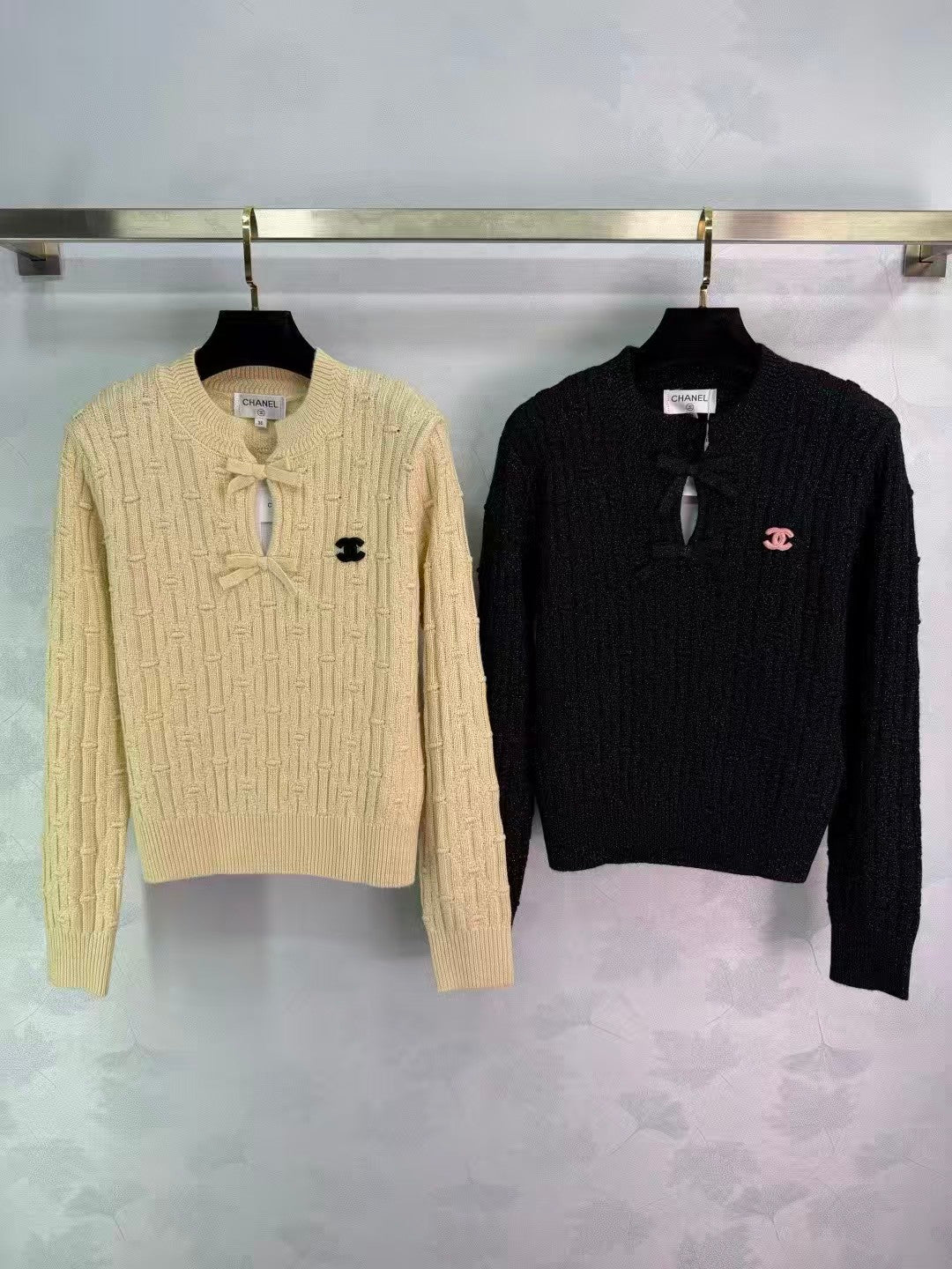 Double C logo + bow knit sweater
