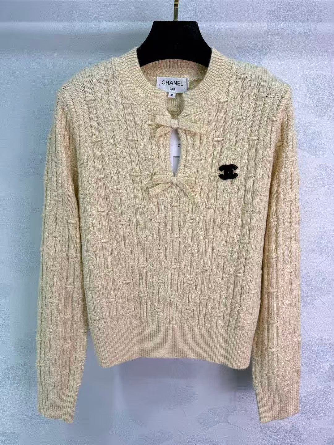 Double C logo + bow knit sweater