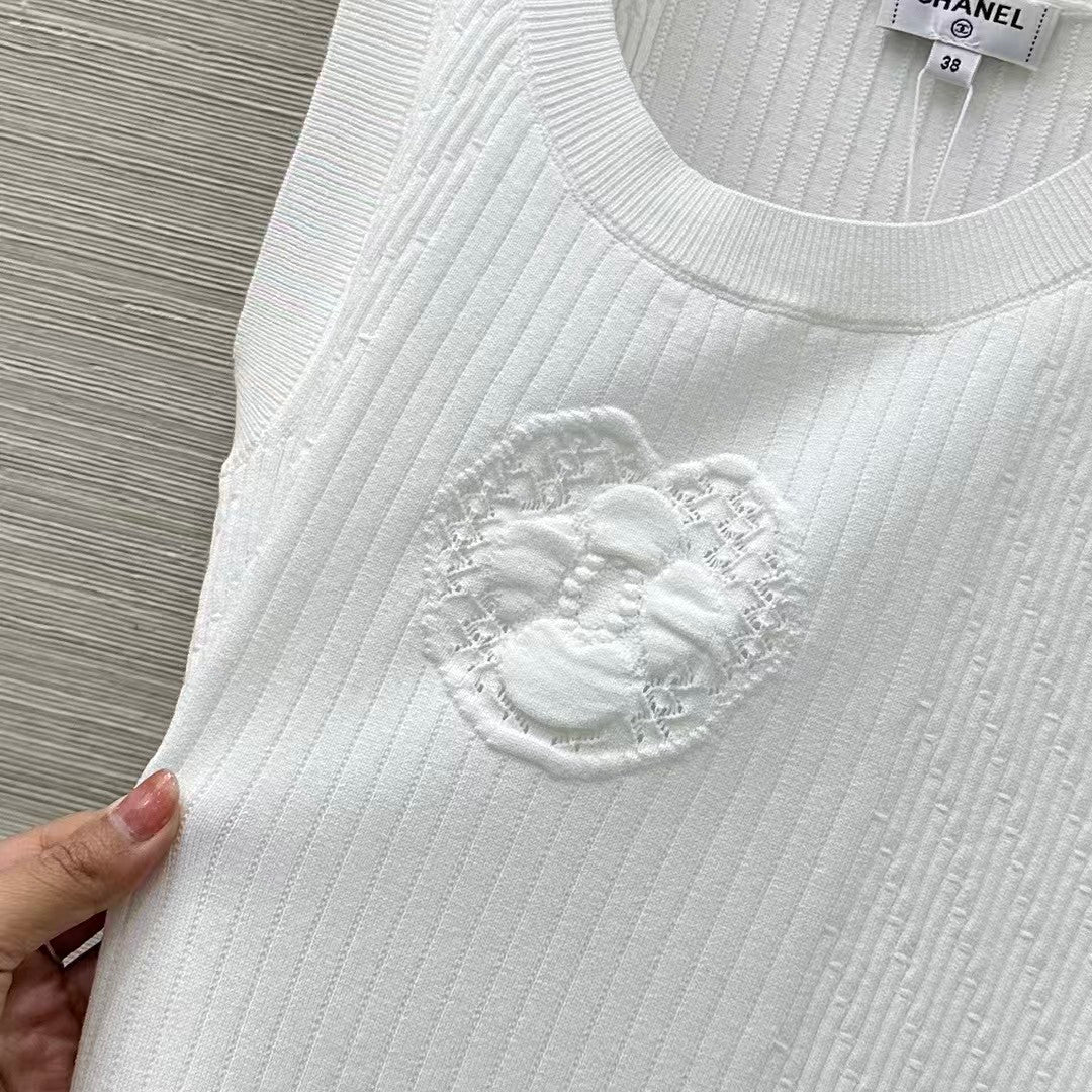 Heart-shaped 3D floral logo knitted vest dress