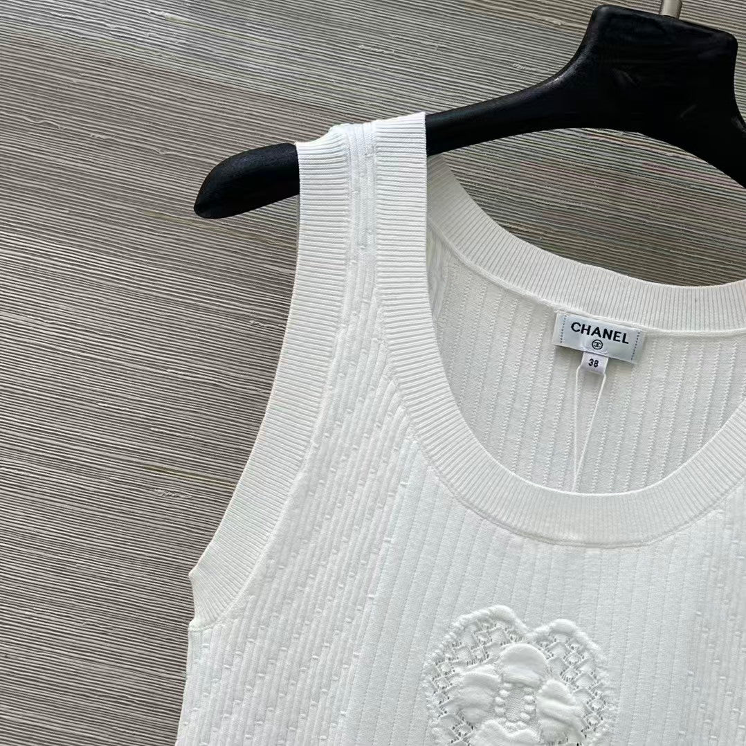 Heart-shaped 3D floral logo knitted vest dress