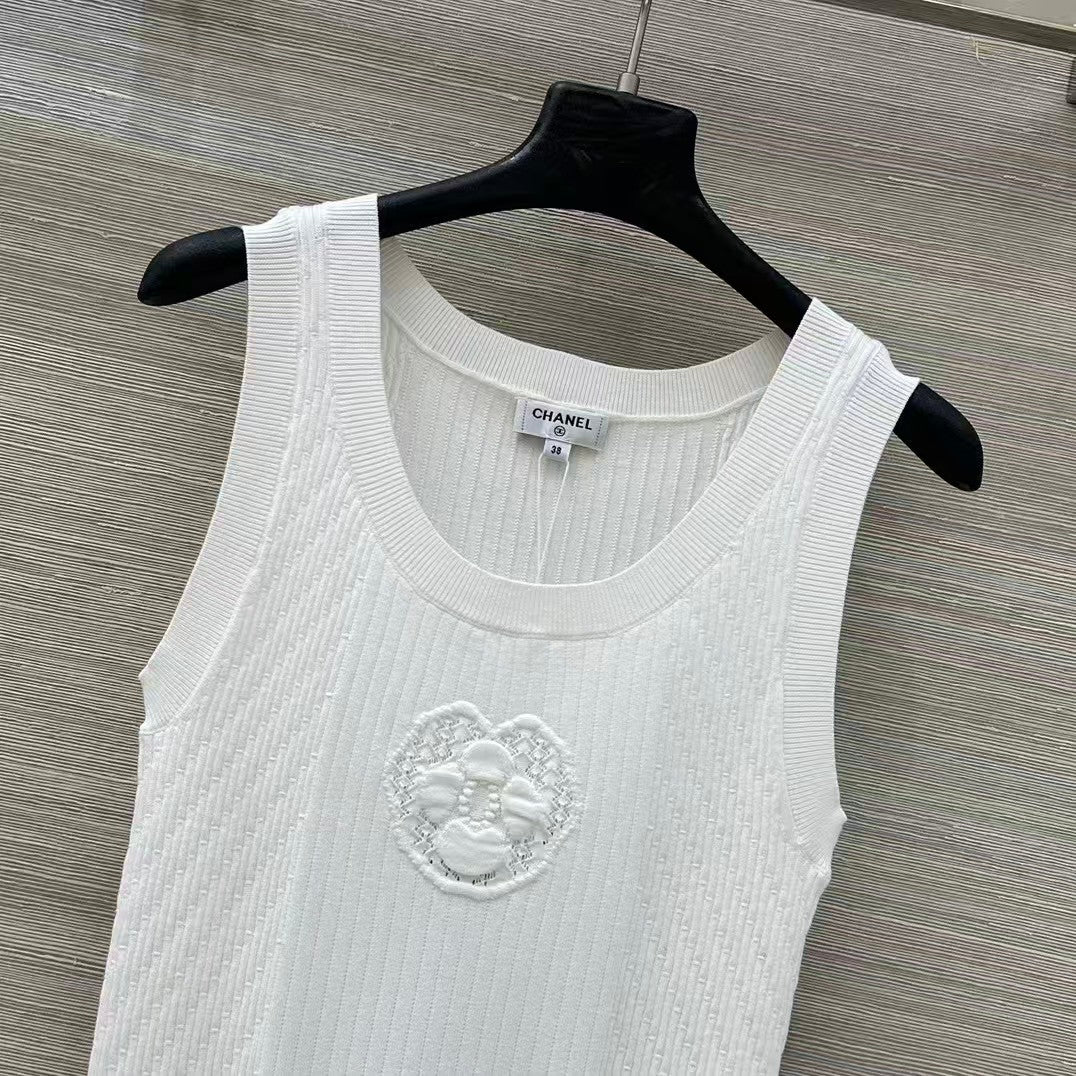 Heart-shaped 3D floral logo knitted vest dress