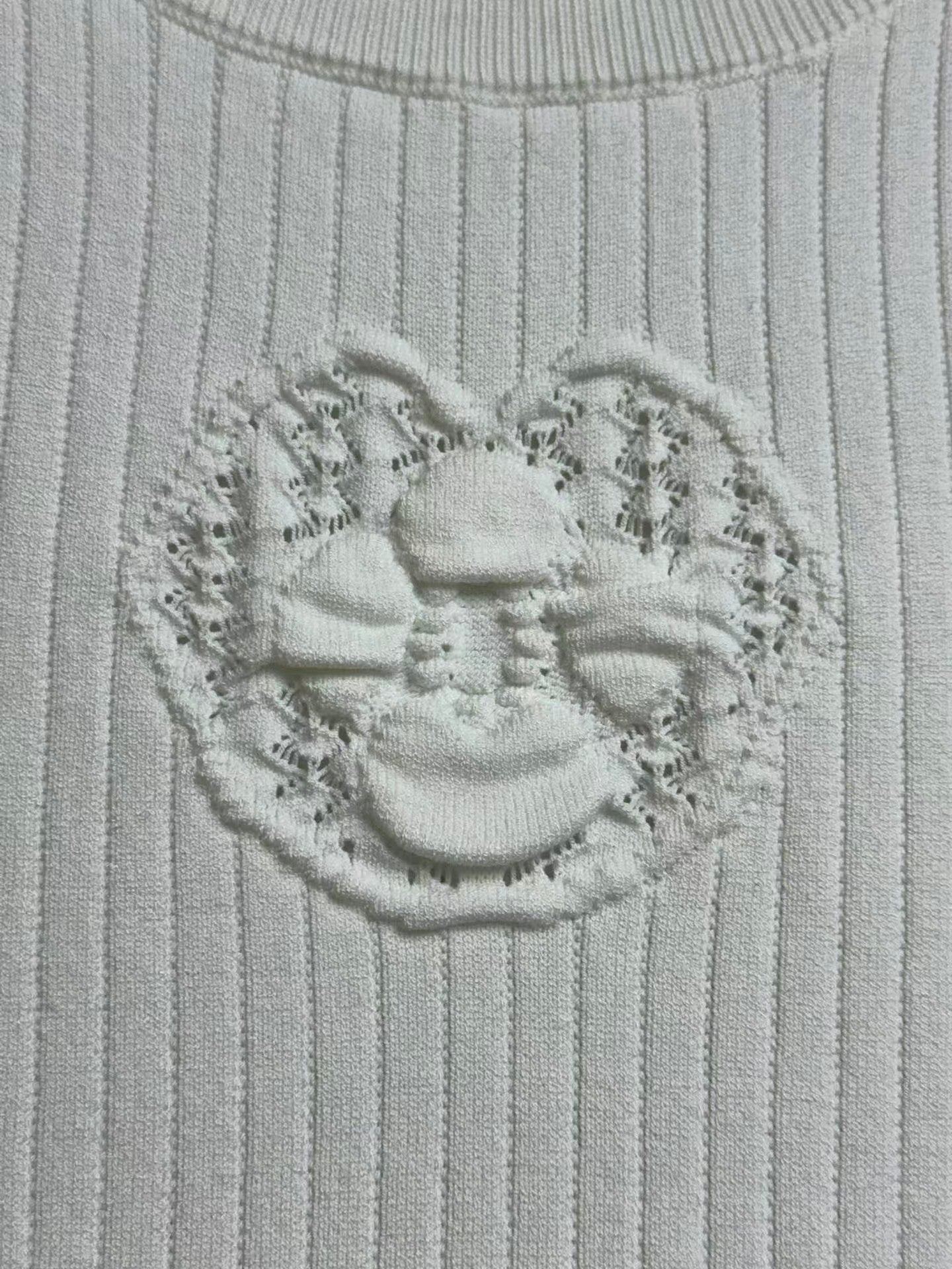 Camellia knitted short-sleeved top