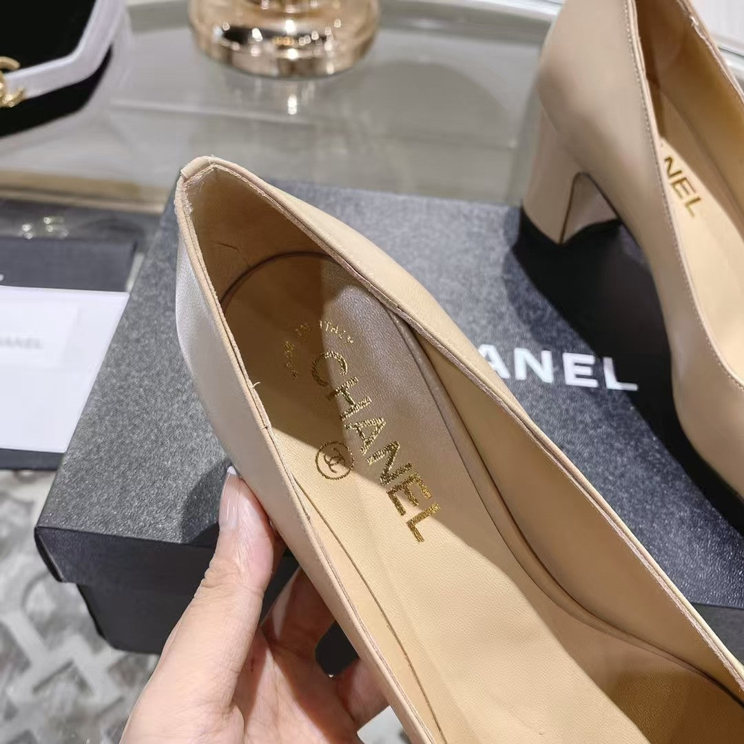 Classic color-block chunky-heeled shoes