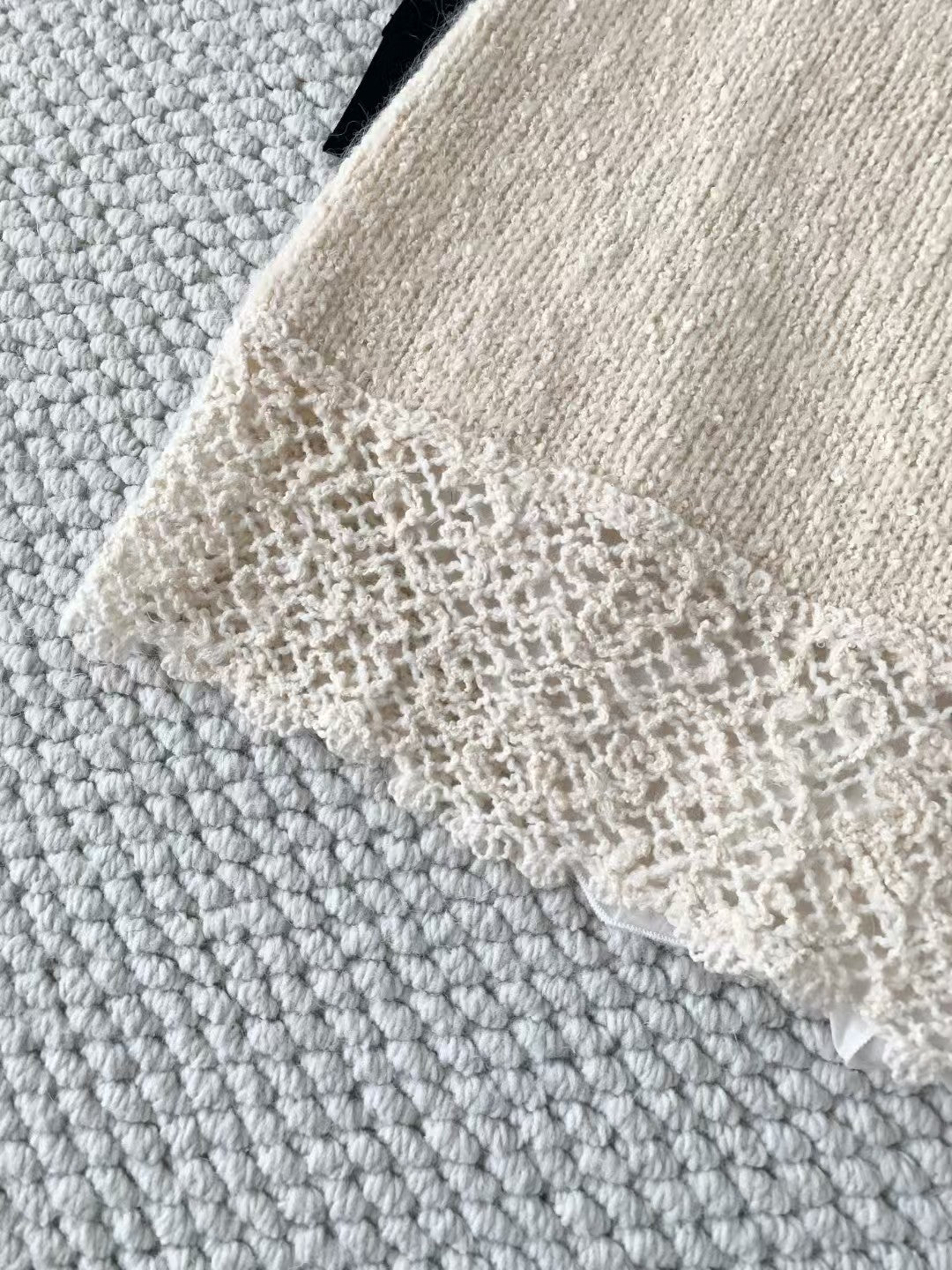 Off-white collared knitted skirt