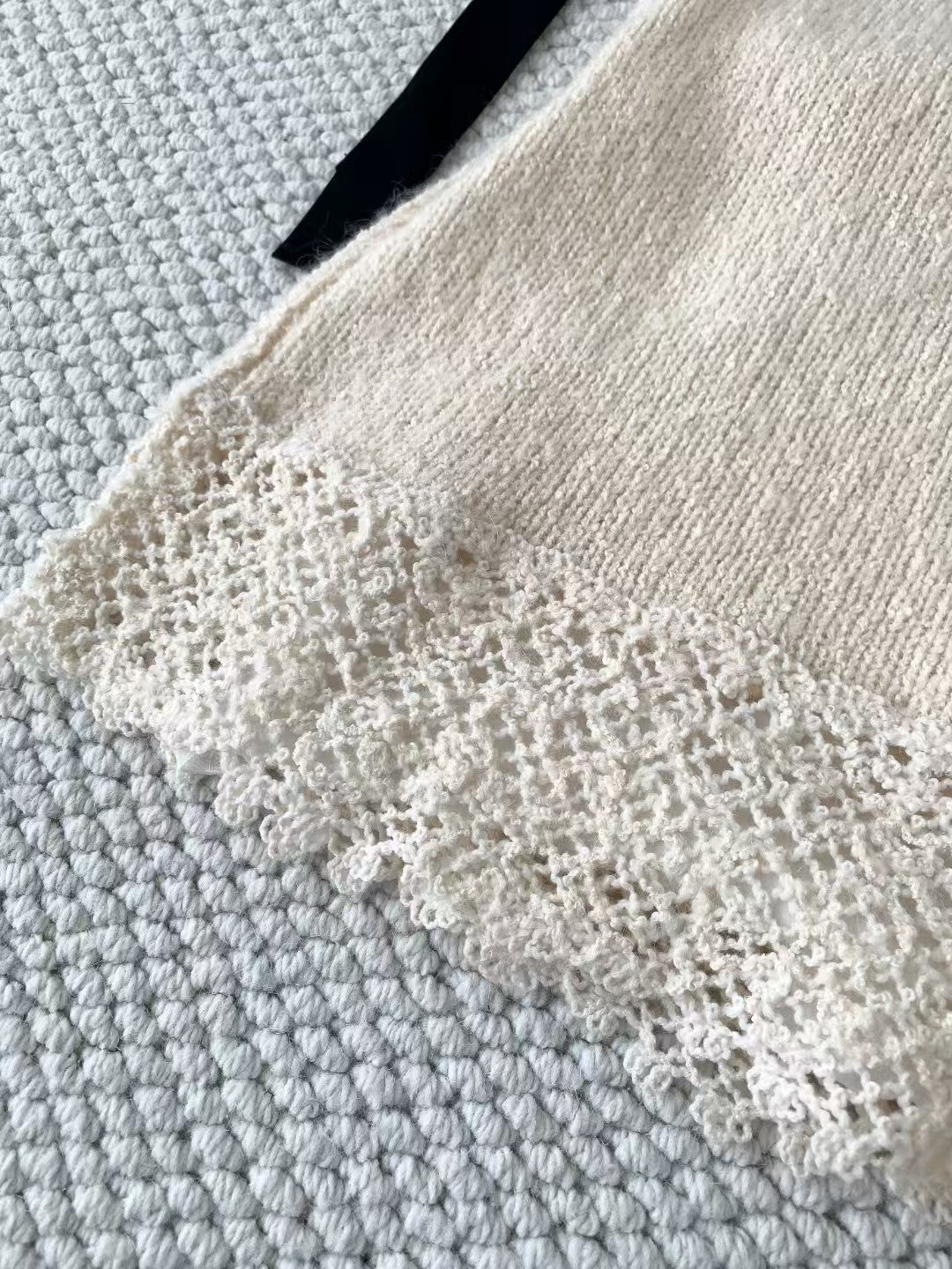 Off-white collared knitted skirt