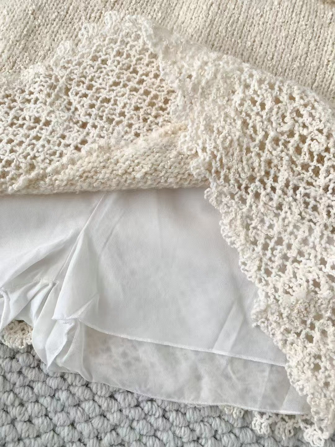 Off-white collared knitted skirt