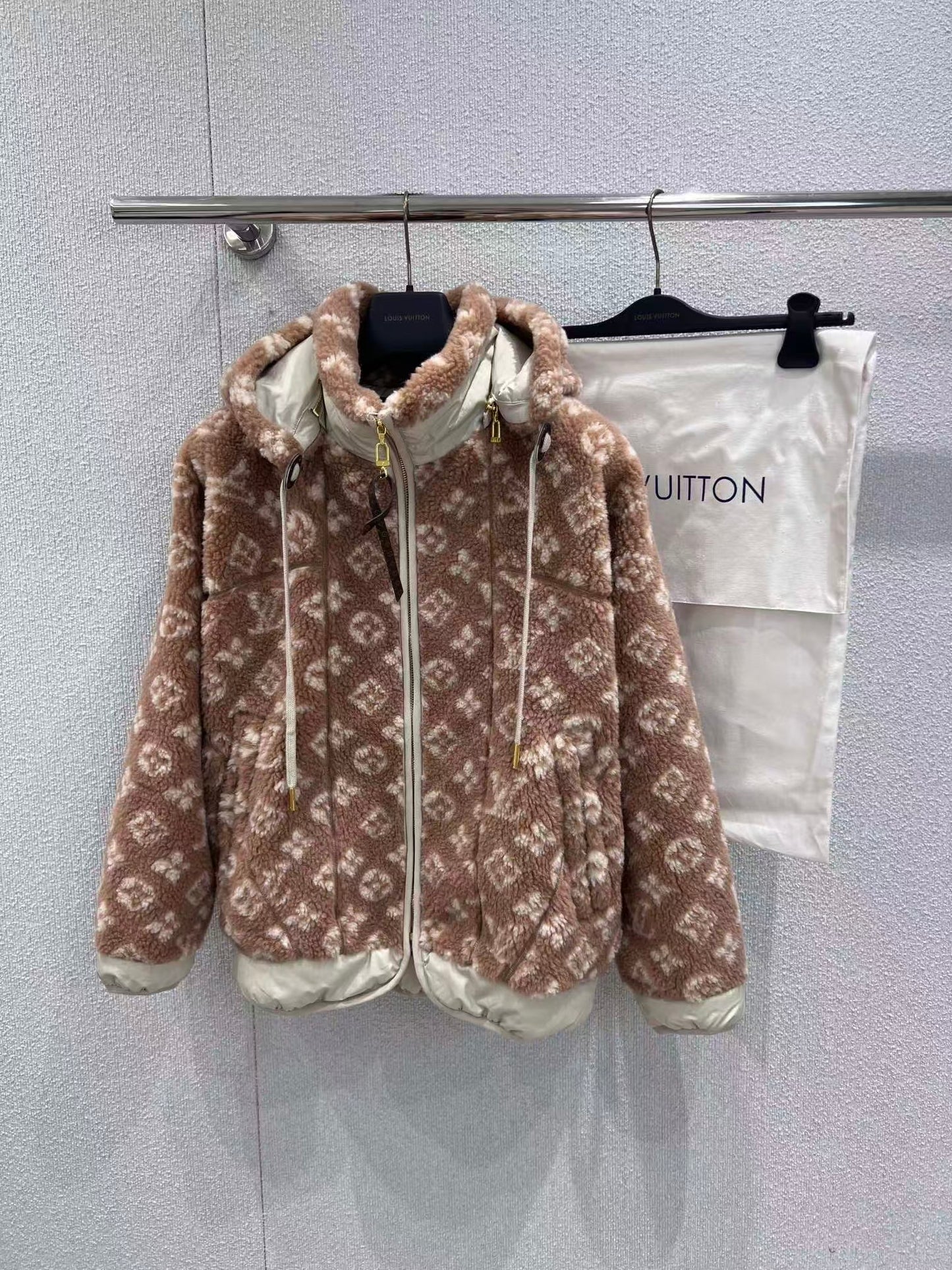 Vintage-style teddy bear hooded jacket