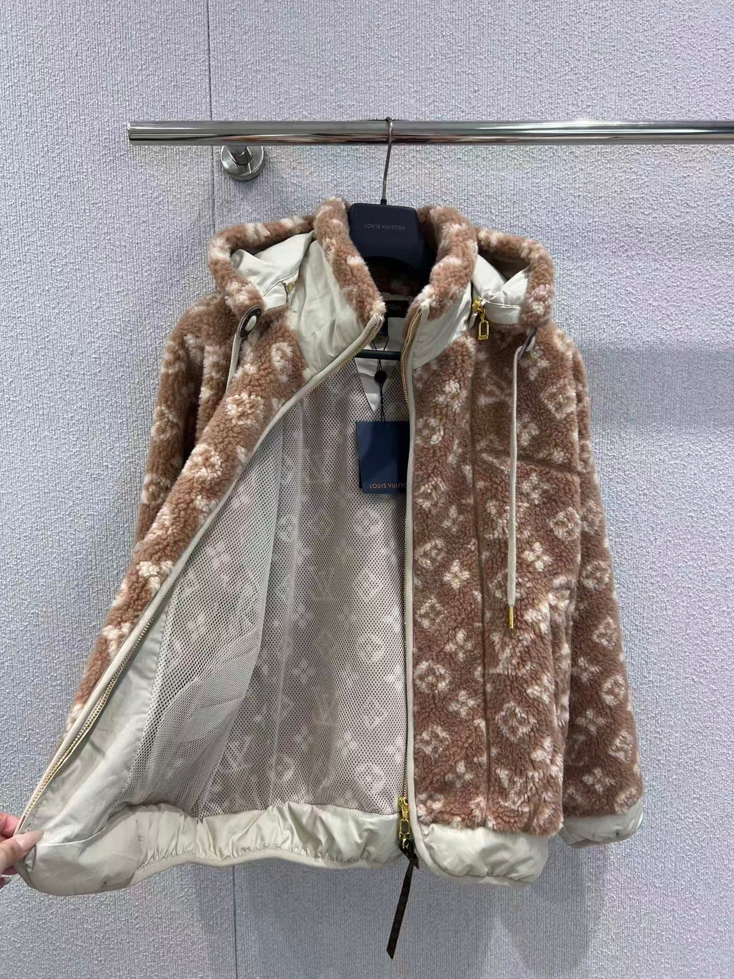 Vintage-style teddy bear hooded jacket