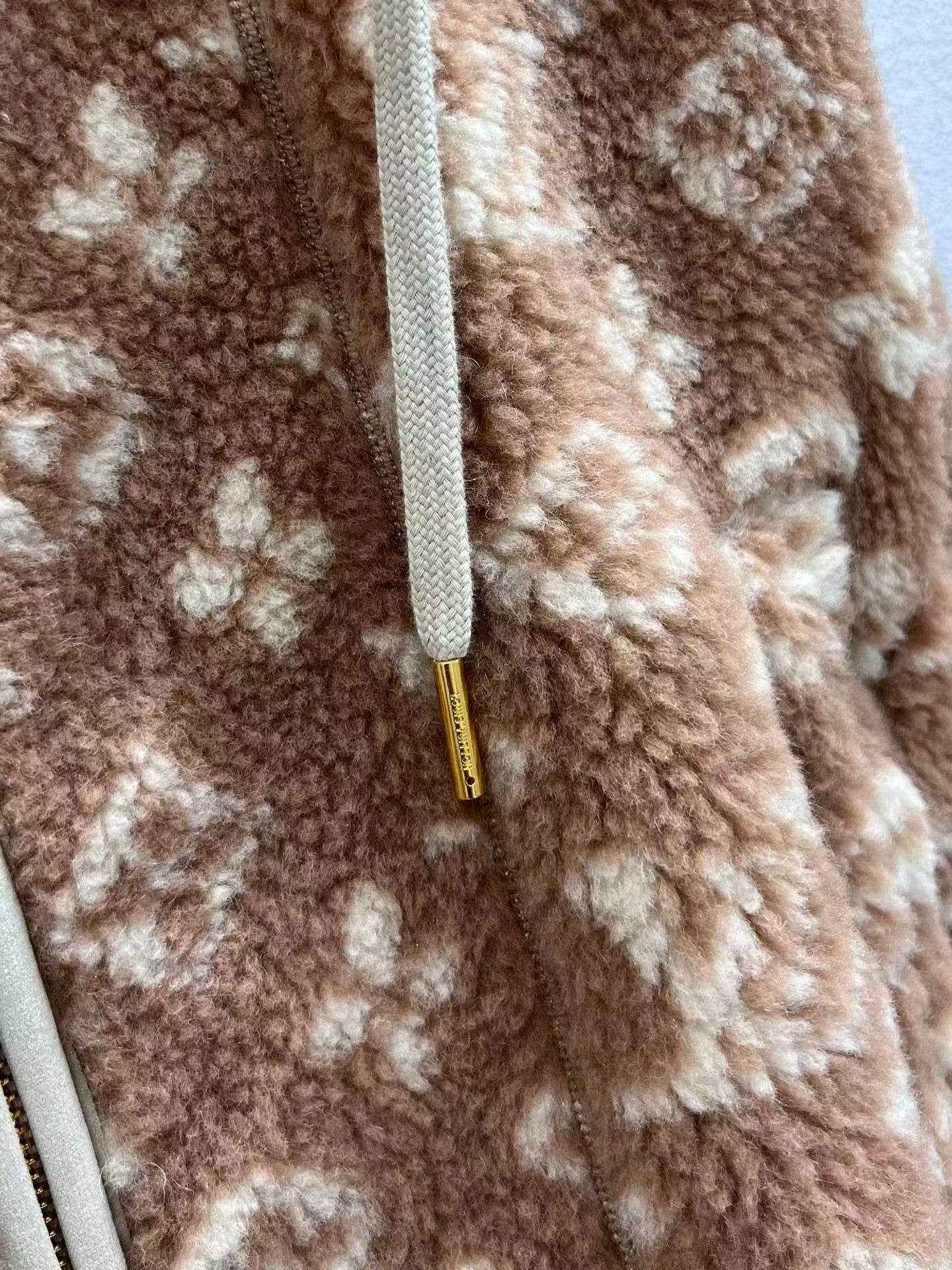 Vintage-style teddy bear hooded jacket
